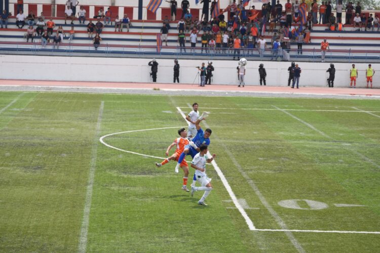 Aventaja Correcaminos en la ida del campeón de campeones de la Liga Premier