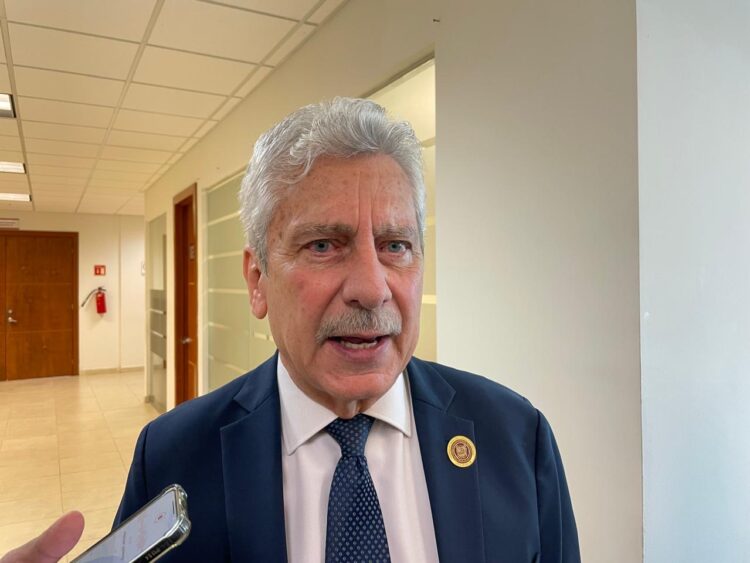 Propone diputado “aligerar” mochilas