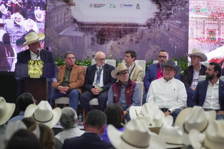 Ganaderos de México y SADER cierran filas para control y erradicación del gusano barrenador