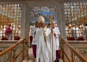 El nuevo Papa León XIV oficia la primera misa de su Pontificado