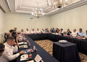 Directivos médicos y administrativos del ISSSTE Tamaulipas sostienen reunión de trabajo