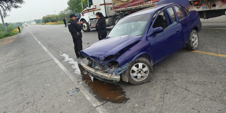 Tres heridos en accidente carretero