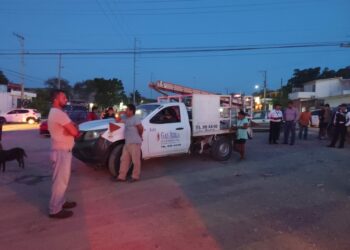 Camioneta de gasera atropella a ama de casa y su sobrina