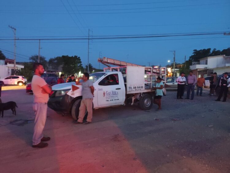 Camioneta de gasera atropella a ama de casa y su sobrina