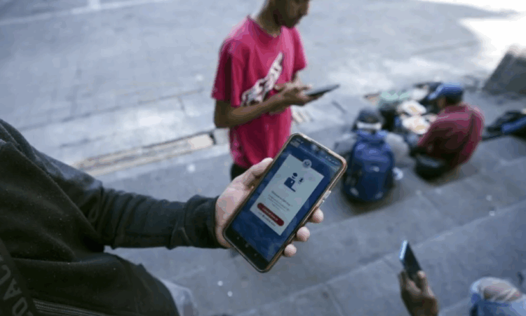 Multa EEUU con 1.8 mdd a migrante salvadoreña