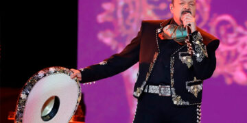 Reportan baja asistencia en show de Pepe Aguilar