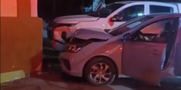Camioneta se pasa el alto y causa accidente