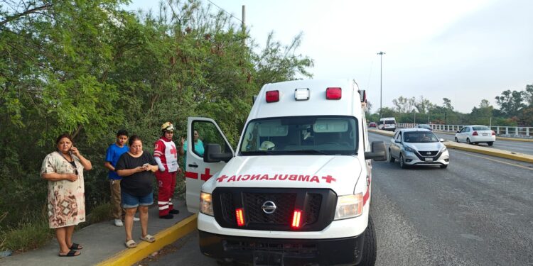 Conductor de camioneta causa accidente