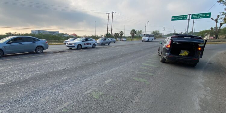 Conductor de camioneta causa accidente