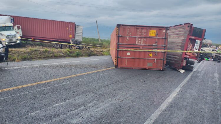 Fallecen seis personas en accidente sobre carretera a Monterrey