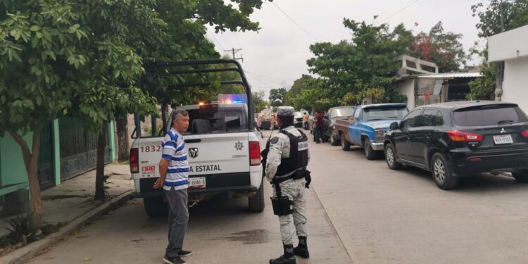 Cansados de fallas, colonos retienen a empleados de CFE