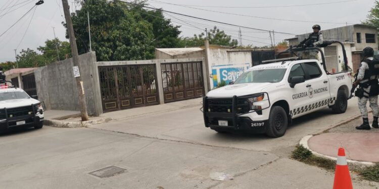 Cansados de fallas, colonos retienen a empleados de CFE