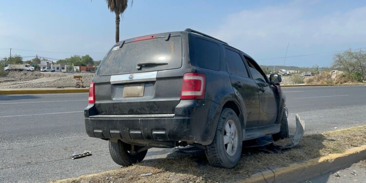 Se pasa alto y causa choque