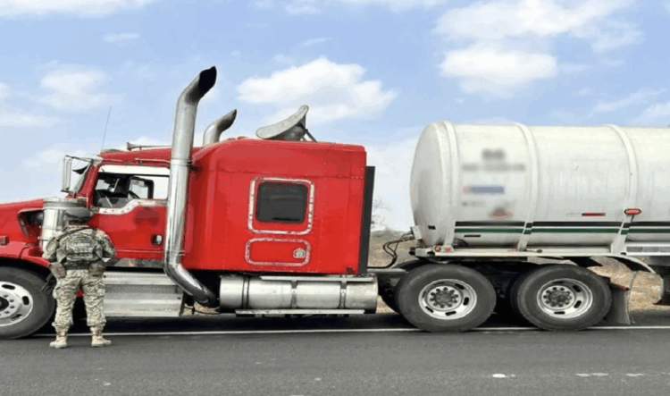 Aseguran 68 mil litros de desecho de petróleo en Altamira