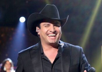 Cancelan visa a Julión Álvarez; pospone concierto en EU