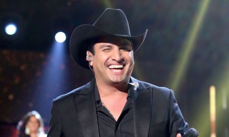 Cancelan visa a Julión Álvarez; pospone concierto en EU