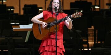 Natalia Lafourcade enamora con ‘Cancionera’, un homenaje íntimo a la música