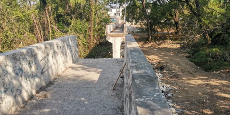 Rehabilitan puente del 13 Bulevar