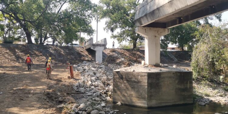 Rehabilitan puente del 13 Bulevar