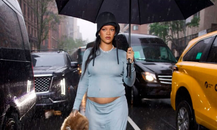 Rihanna muestra su tercer embarazo en la MET Gala 2025