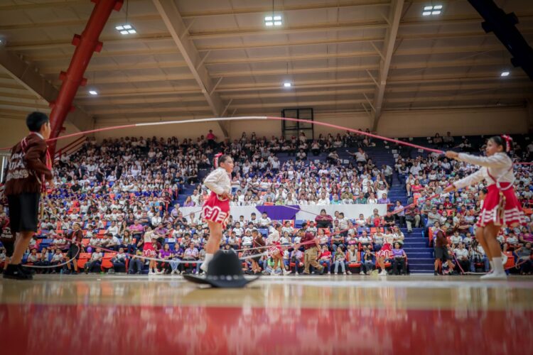 Impulsan Américo y María de Villarreal las tradiciones con el concurso de Rondas y Salto de Cuerda