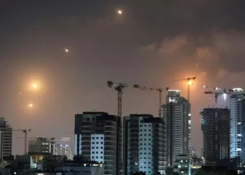 Irán contraataca a Israel con cientos de misiles balísticos; reportan varios heridos