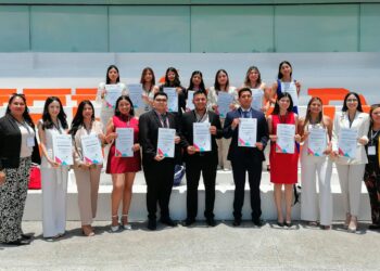 Reciben 17 egresados de la Facultad de Medicina Matamoros de la UAT el premio nacional CENEVAL
