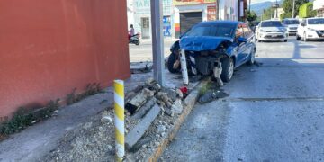 Chocan conductores de autos “chocolates” de UCD y ONAPPAFA en 21 y Carrera Torres