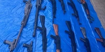Aseguran arsenal en la “Y” de San Fernando, Tamaulipas; dos detenidos