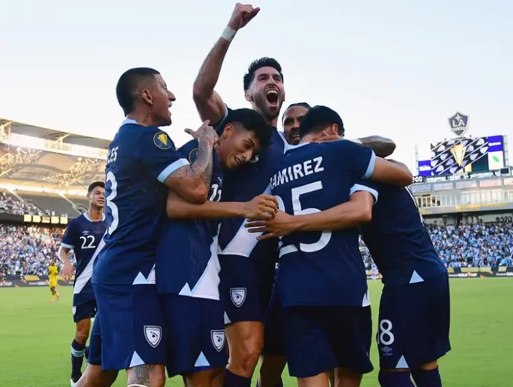 Guatemala y Luis Fernando Tena debutan con el pie derecho