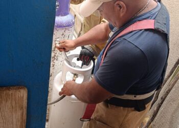 Bomberos controlan fuga de gas LP en colonia Lázaro Cárdenas