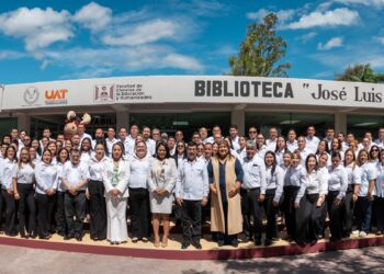 Entrega rector Dámaso Anaya equipo a la Facultad de Ciencias de la Educación y Humanidades de Victoria