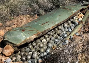 Israel acusa a Irán de usar bombas de racimo por primera vez en la guerra