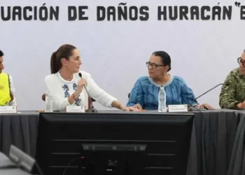 Claudia Sheinbaum visitó Corralero, Oaxaca, para supervisar la ayuda a damnificados por Erick 