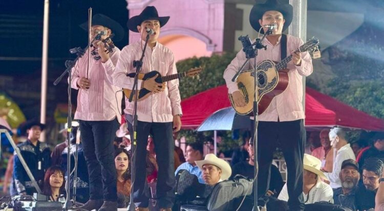 Festeja González, Tamaulipas el 103 aniversario al son de los huapangos