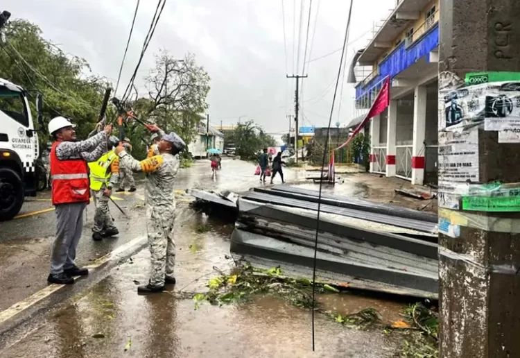 Aplican Plan DN-III-E en Guerrero tras paso de huracán Erick