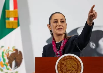 Reducirá Sheinbaum edad de jubilación de maestras (a 53 años) y maestros (a 55)