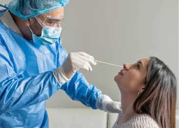 Nimbus la nueva variante del COVID que afecta al mundo y sus síntomas