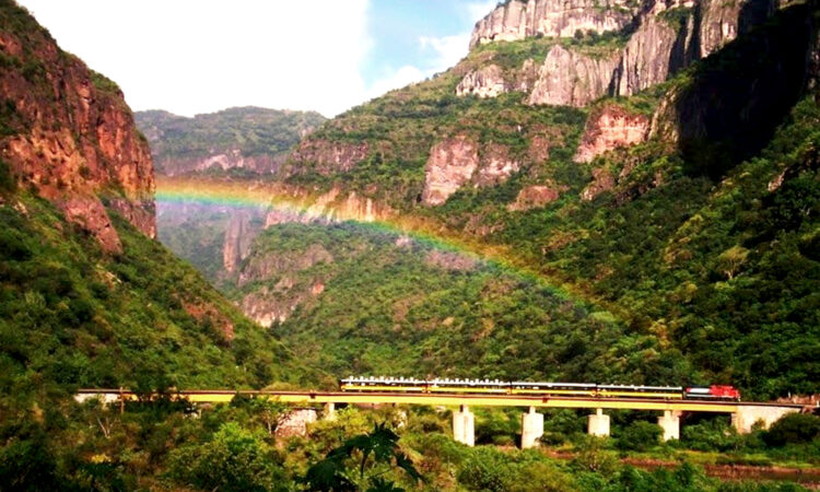 Torrenciales lluvias en sierra tarahumara suspenden recorrido del ‘Chepe’ en Chihuahua
