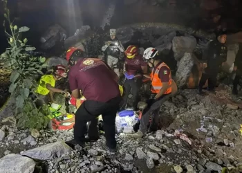 Unidad de Guardia Nacional cae a barranco en ruta Linares-San Roberto; hay 5 heridos