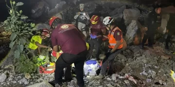 Unidad de Guardia Nacional cae a barranco en ruta Linares-San Roberto; hay 5 heridos