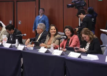 Empresas de telefonía móvil exigirán CURP o RFE a usuarios; lo prevé reforma a telecomunicaciones