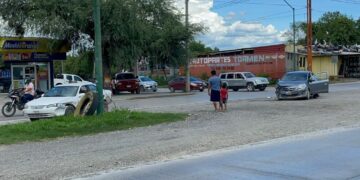 Enésimo percance vehicular en el crucero Eje Vial Lázaro Cárdenas y Coahuila