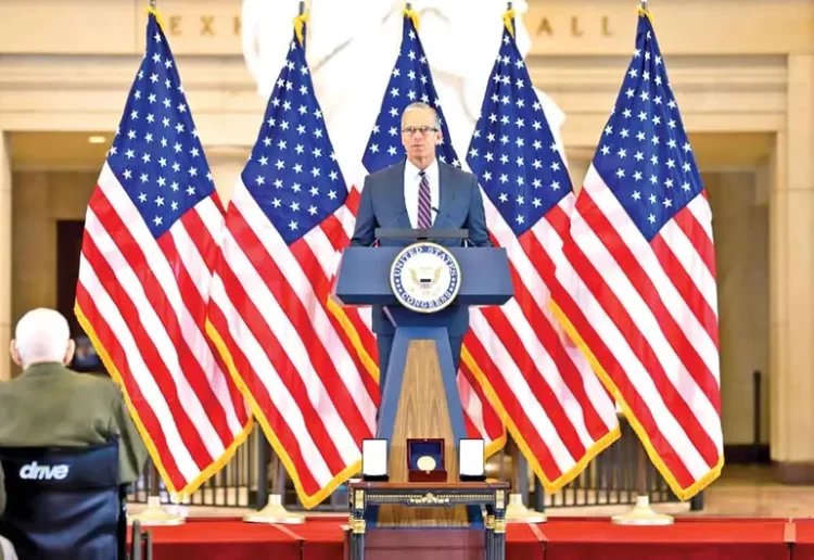 Ceden Congresistas de EU y reducen a 1% impuesto a remesas a México