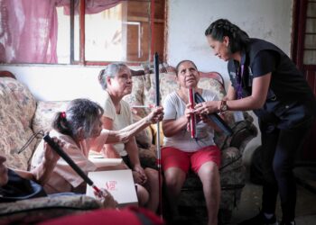 DIF Tamaulipas brinda atención integral a familia con discapacidad visual, auditiva y verbal en Llera