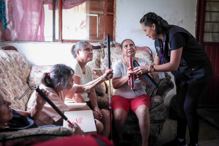 DIF Tamaulipas brinda atención integral a familia con discapacidad visual, auditiva y verbal en Llera