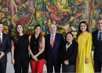 Juan Ramón de la Fuente se reúne con senadoras que viajarán a EU por arancel a remesas