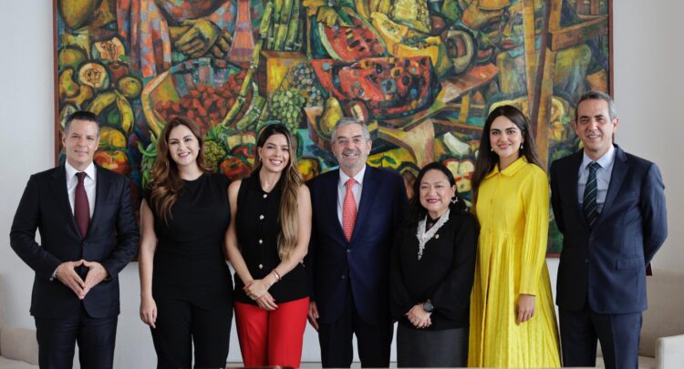 Juan Ramón de la Fuente se reúne con senadoras que viajarán a EU por arancel a remesas