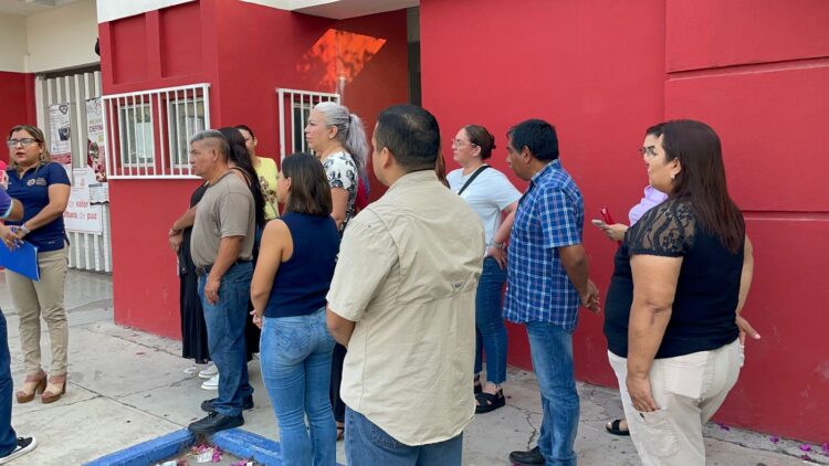 Protestan maestros de la Secundaria Técnica Número 54 de Cd. Victoria