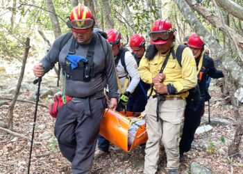 Rescatan fracturado a vaquero de un barranco en Aldama; es trasladado a Hospital de Victoria
